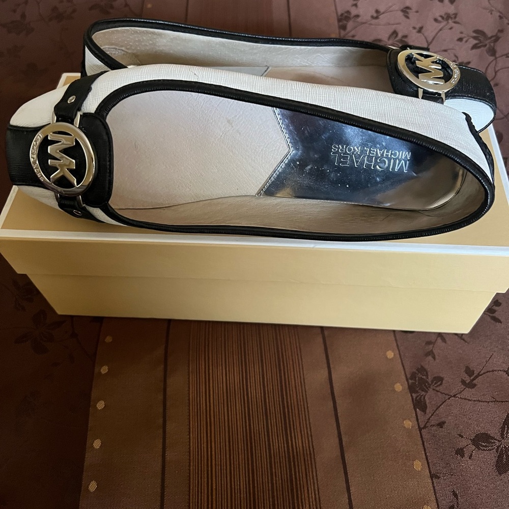 Michael Kors black and white flats size 7 1/2